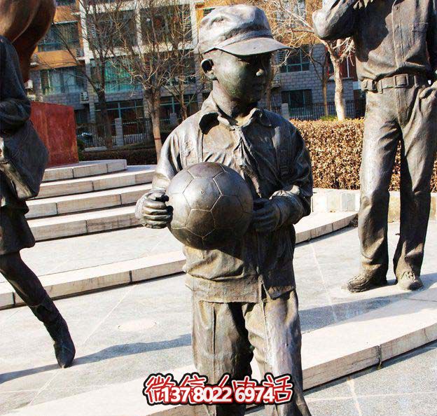 鑄銅雕塑，點(diǎn)綴小學(xué)廣場(chǎng)，傳遞小學(xué)生足球精神