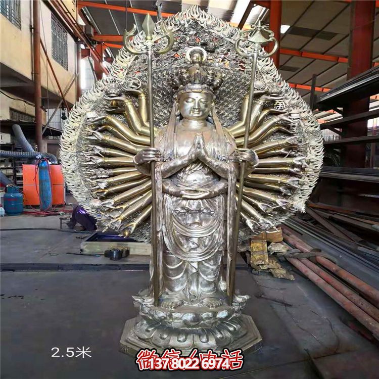 游覽千手觀音大型景觀雕塑，探索本土古代寺廟文化