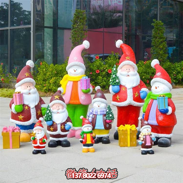 以圣誕主題為主題的玻璃鋼卡通人物雕塑造型擺放于商場和戶外環(huán)境的精美裝飾品