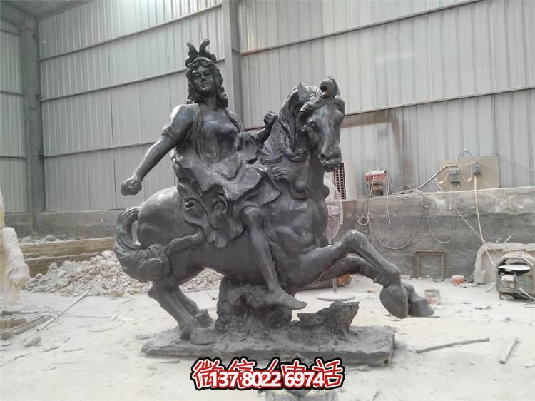 超越傳統(tǒng)，探索未知的玻璃鋼騎馬擺件