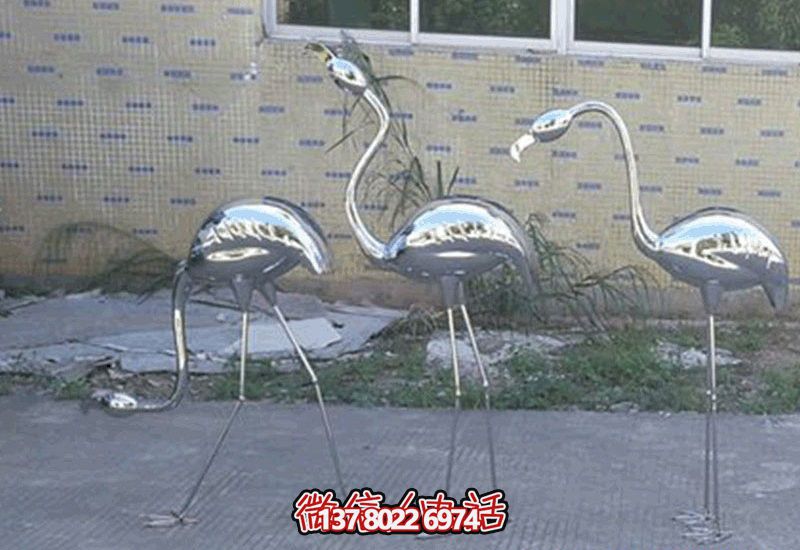 不銹鋼火烈鳥雕塑，完美擺放于室內外庭院