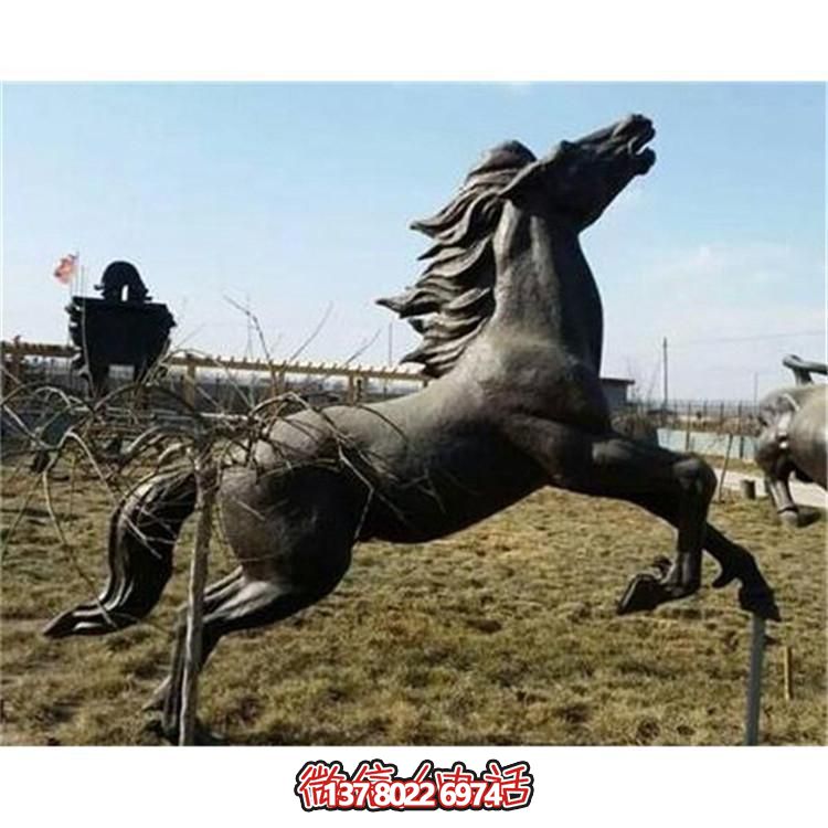 大型銅雕塑，為園林廣場擺放奔跑馬