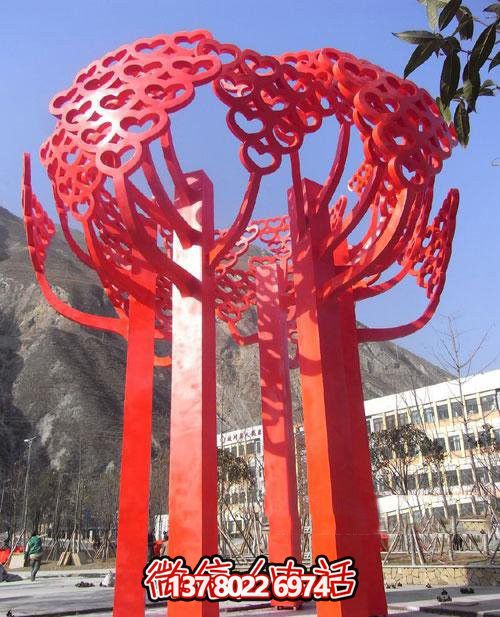 室內不銹鋼心形雕塑，點綴別墅景區美景